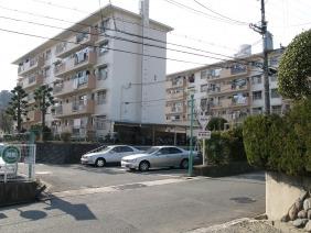 川西松ヶ丘団地2号棟