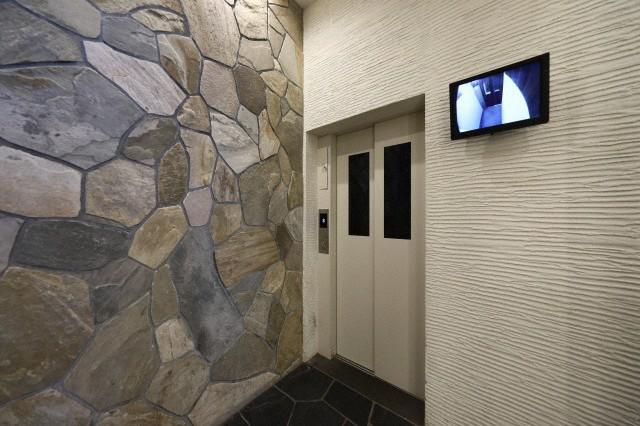 コローレ知事公館前