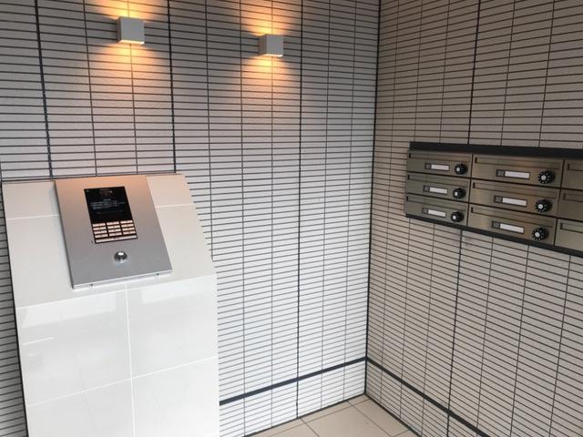 イーストーン