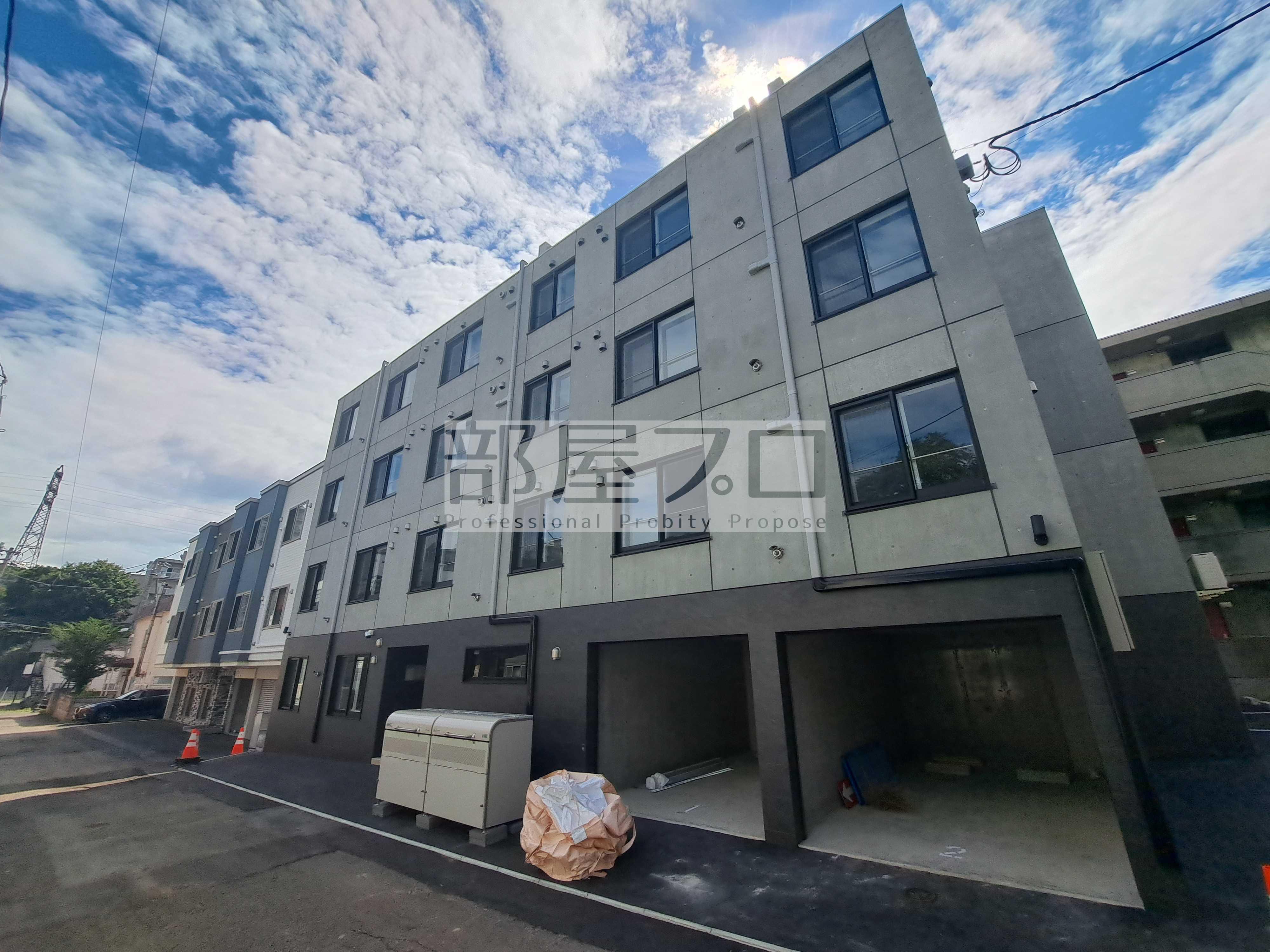 地下鉄南北線 南平岸駅 徒歩6分 4階建 築1年