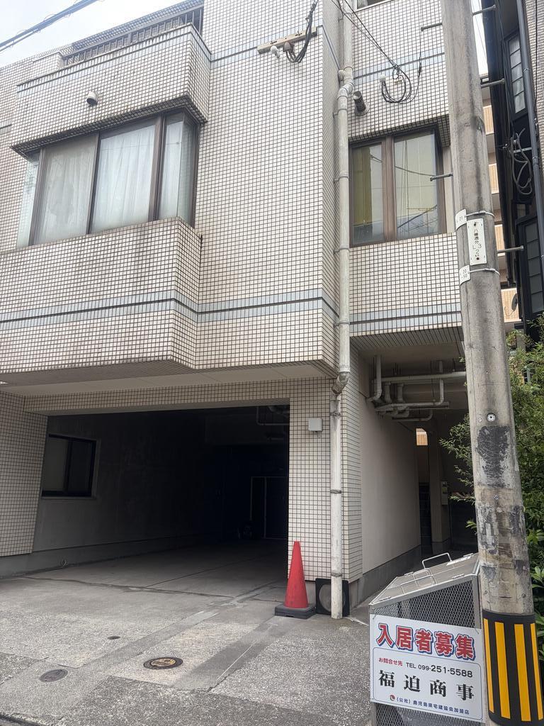 本房ビル(1K/3階)の外観写真