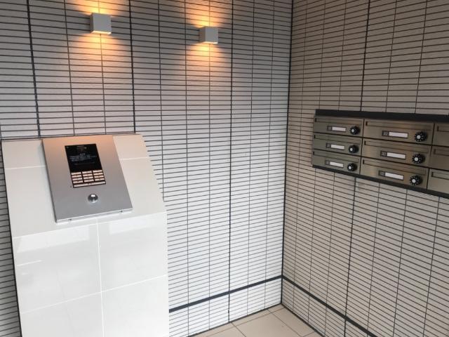 イーストーン