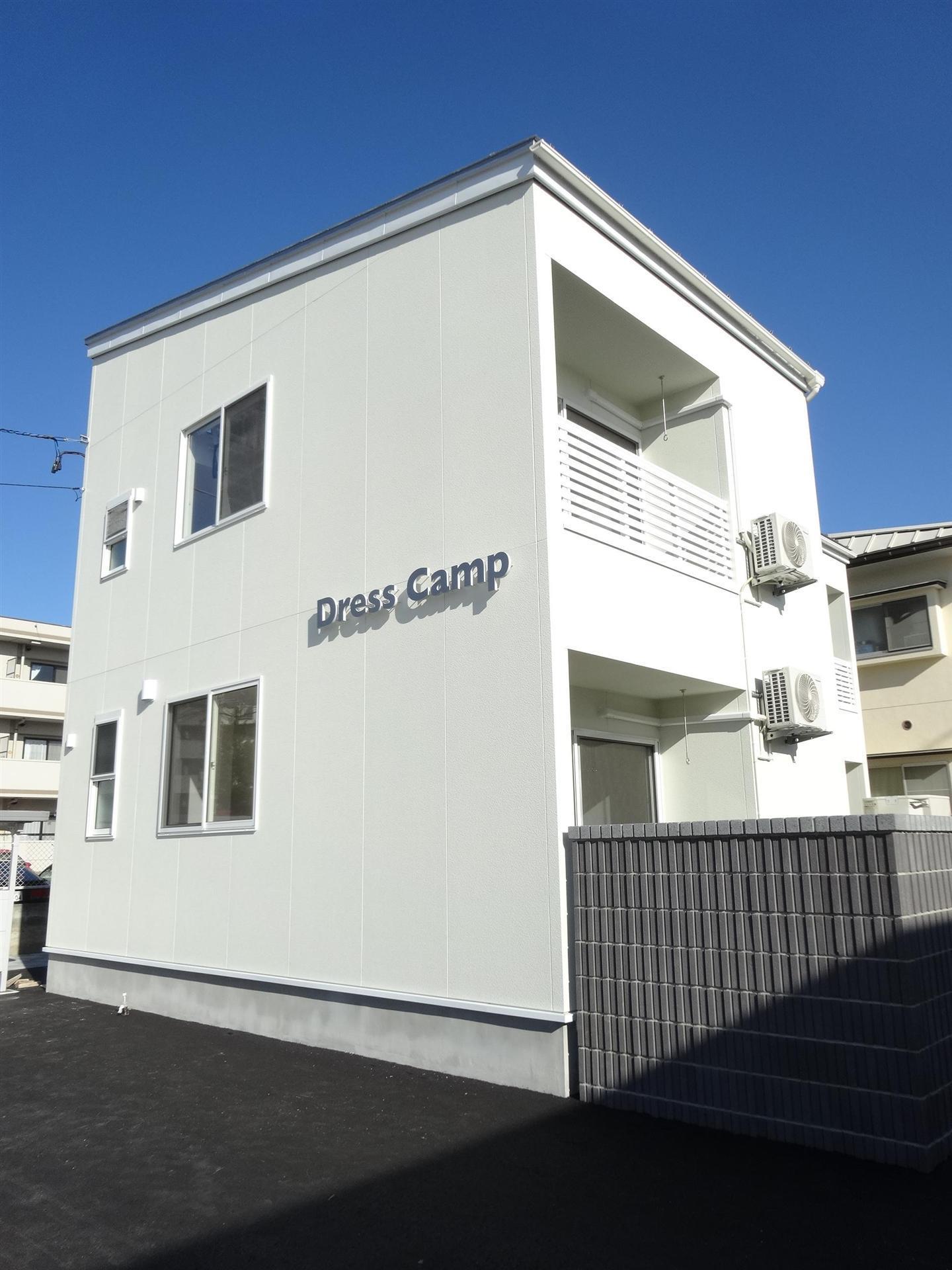 DRESS CAMP
