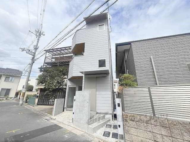 DE MACHI MAISON