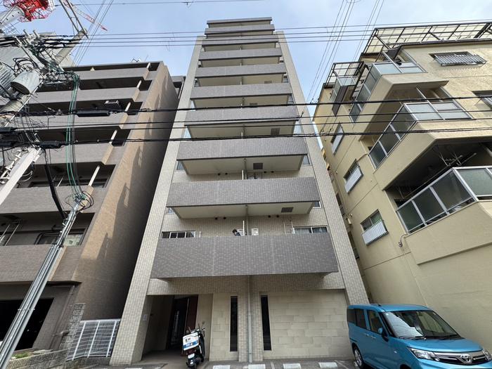 CUBE COURT
