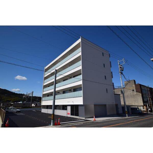 CREST RESIDENCE