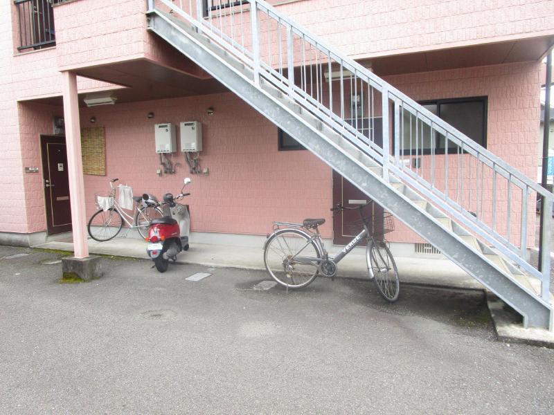 フローラ花山手A