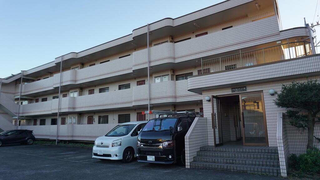 クレセント三ツ木