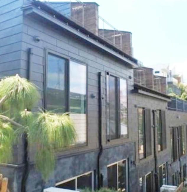 HIKESKIP FLOOR TERRACE HOUSE