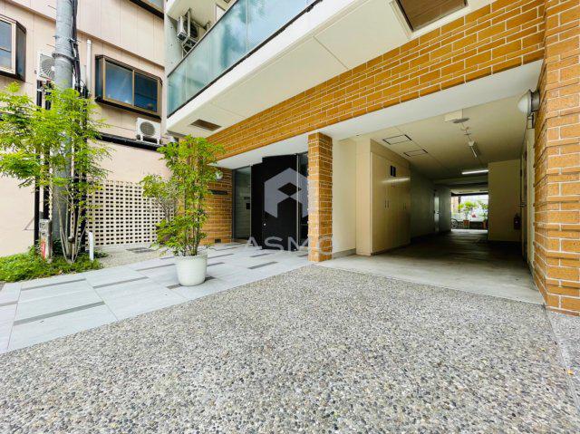 Y&RINO RESIDENCE