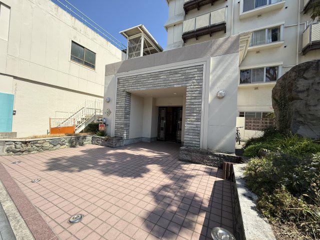 FOREST COURT ITAMI