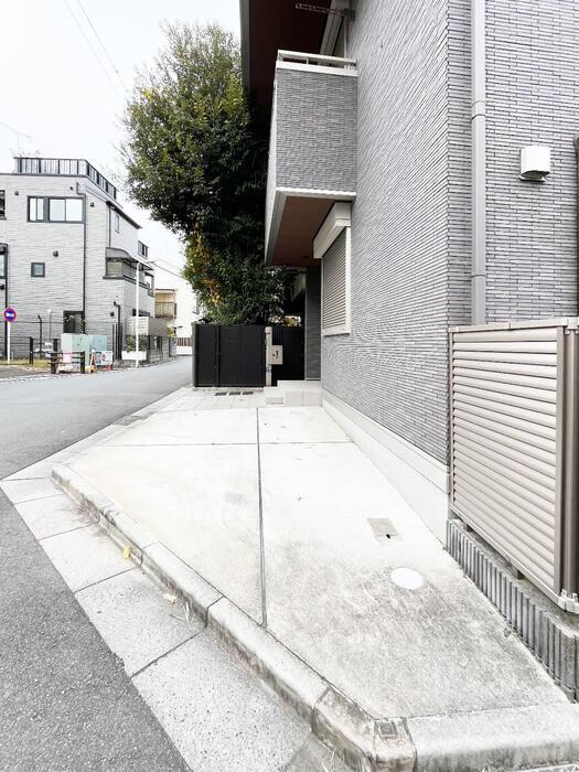 ミラ・アルーア