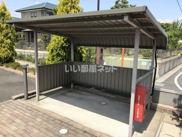 ロイヤルタウン染地台 B