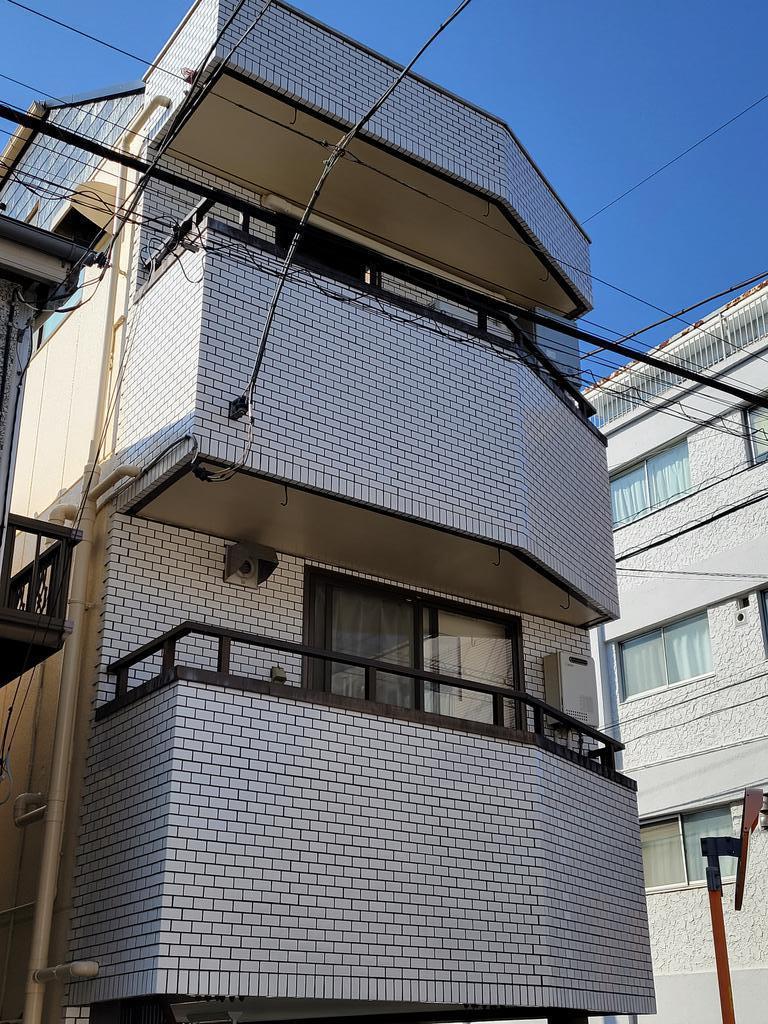 Yビル