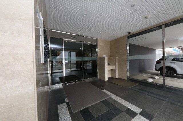 ノヴァ知事公館前
