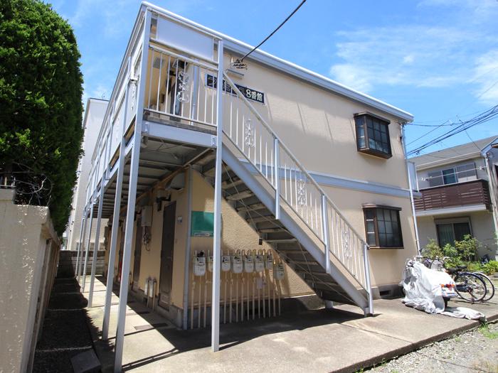 ファミーユ八番館