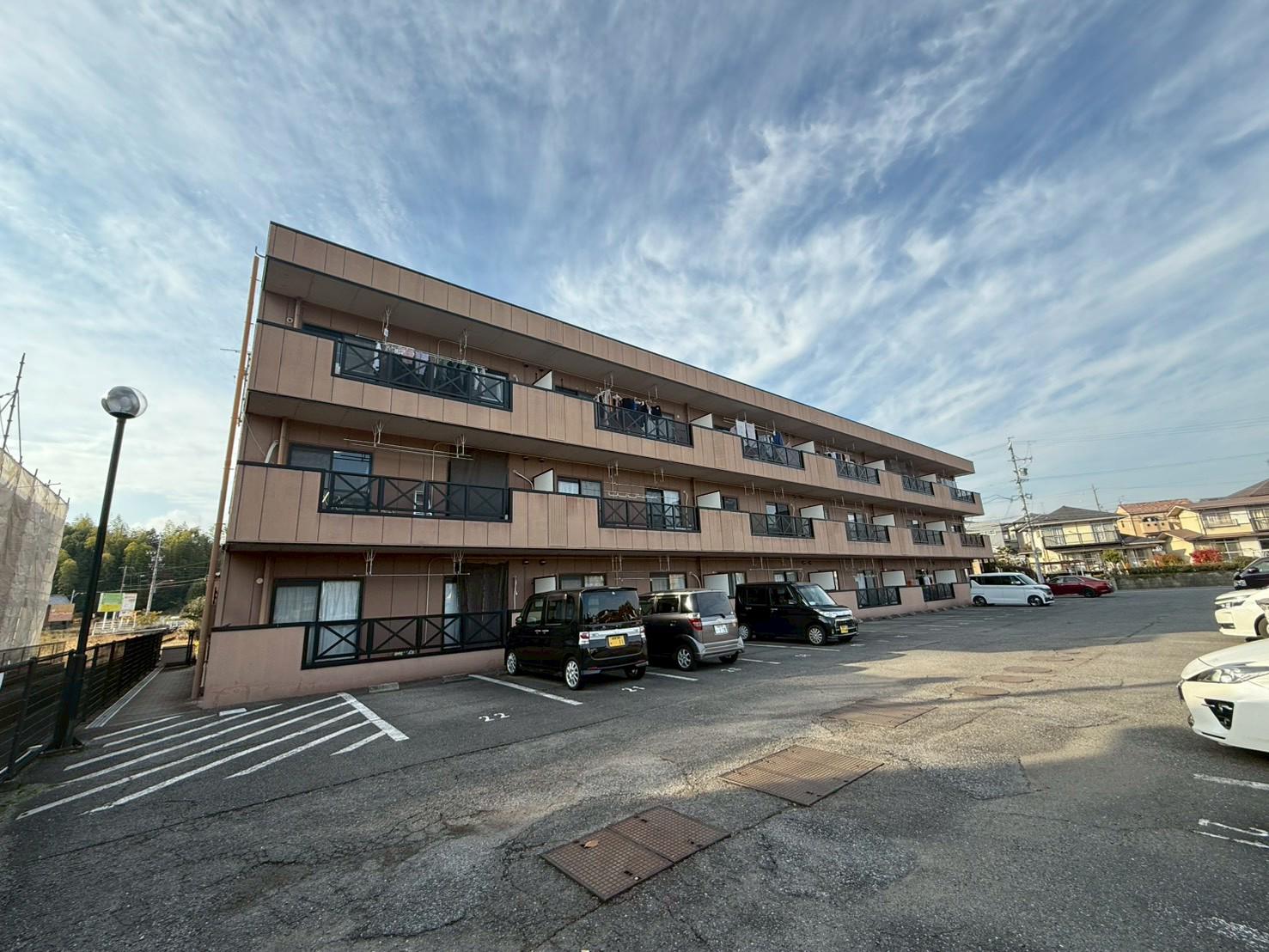 BELL COURT AWANO