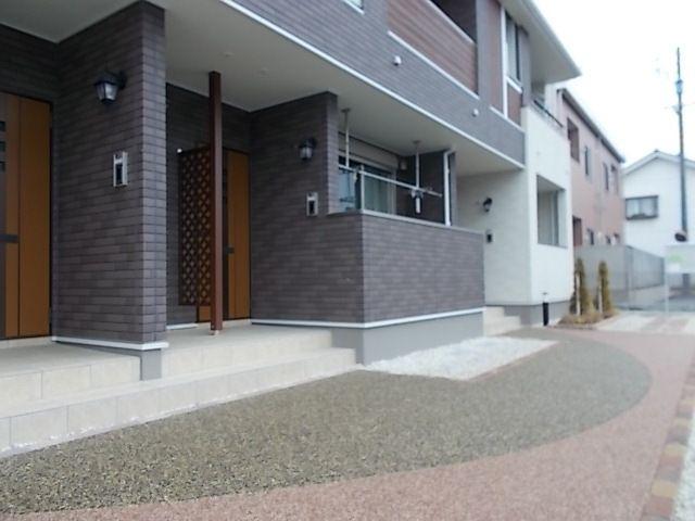 テスラ B
