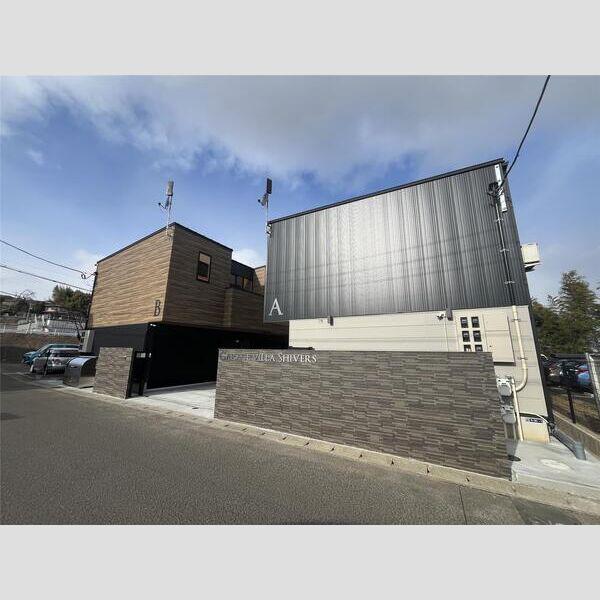 GARAGE VILLA SHIVERS A