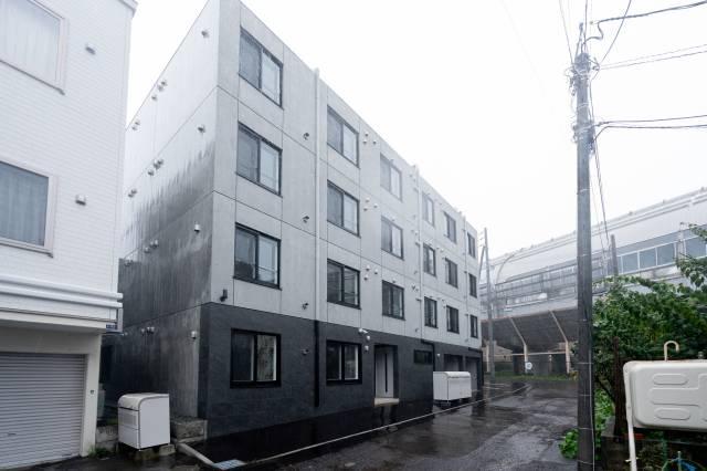 地下鉄南北線 南平岸駅 徒歩6分 4階建 築1年