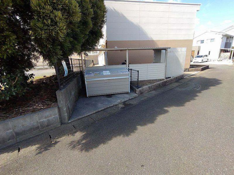 ザファースト