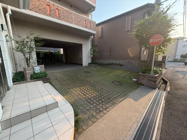 ストロベリーヒルズ阪大前