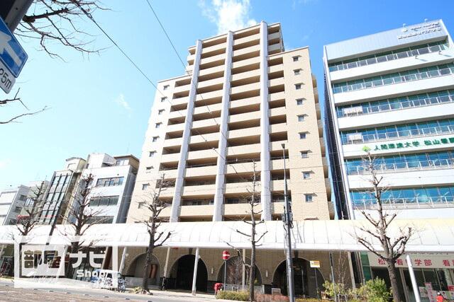 アルファステイツ市駅前