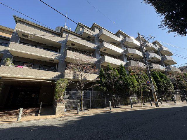 DASH LIVING AOYAMA