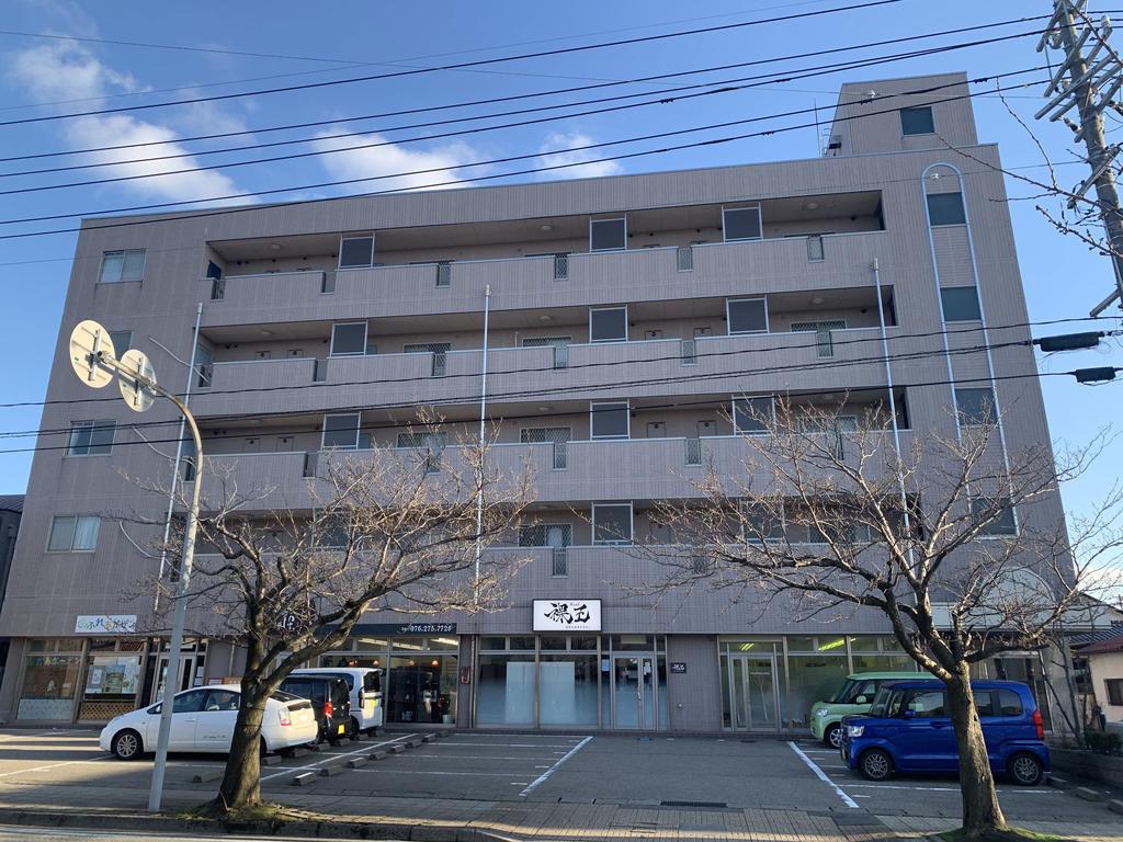 ファミーユ桜通