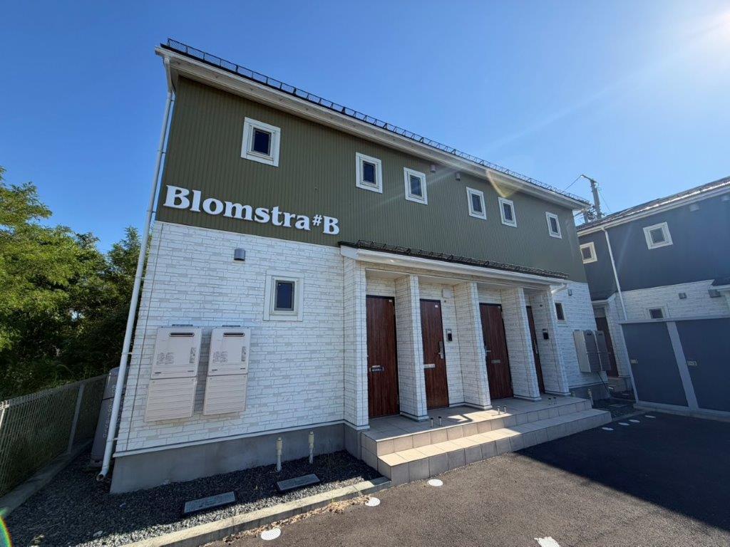 BLOMSTRA B