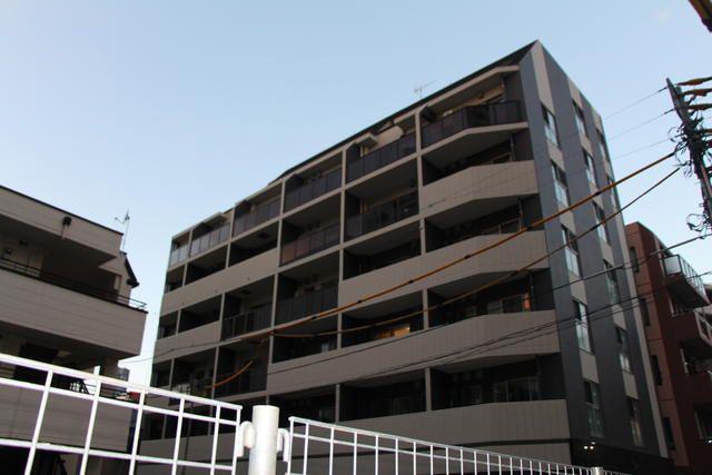 ARISA COURT