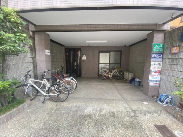 Fグロース