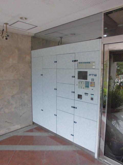 ファミーユ足代北