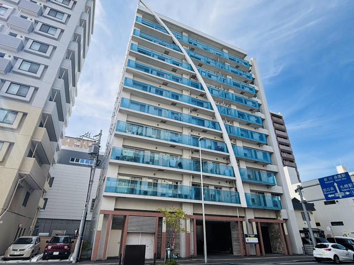 コローレ知事公館前