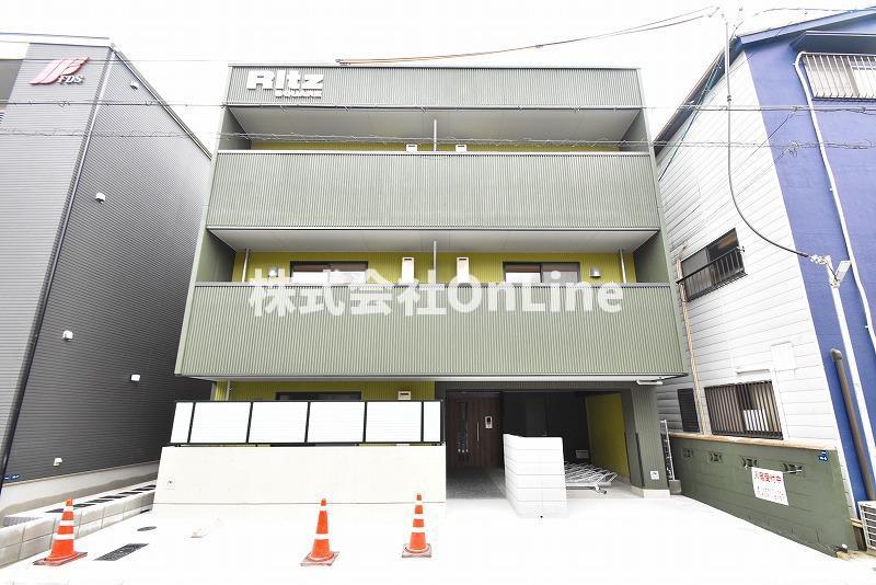 RITZSQUARESTREAMI