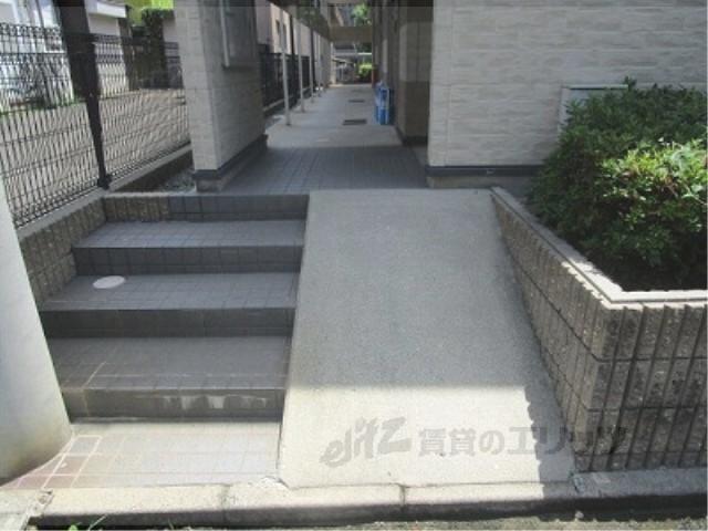 レオパレスコスモ