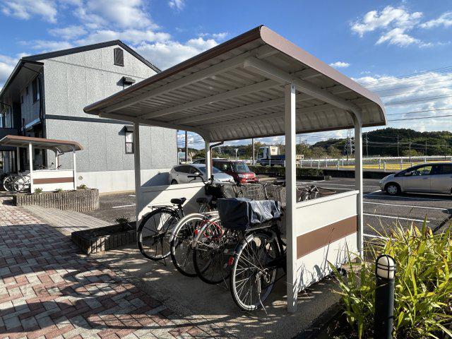 トゥインクルコート畔 B