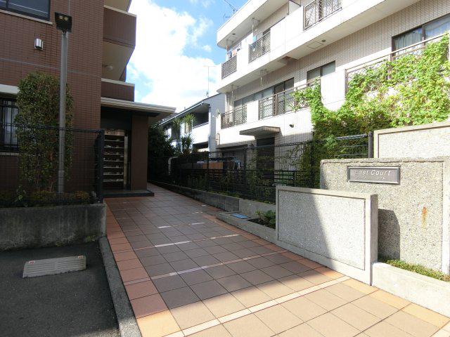 イーストコート
