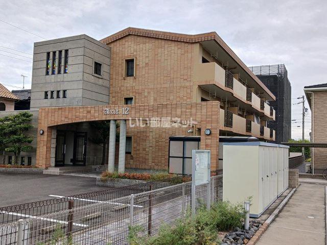 アクシス12