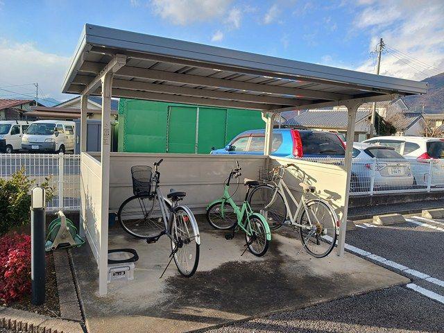 ファミーユ古里 A