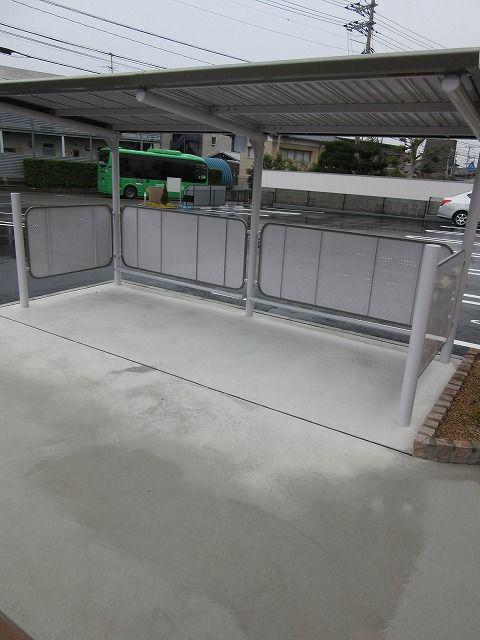 ライヴズ A