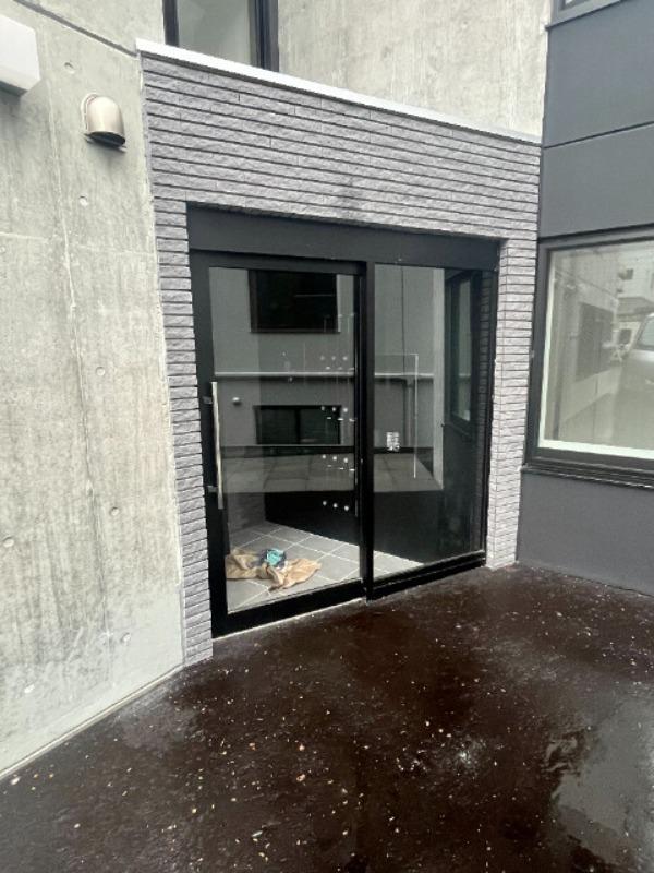 メニーズコート南郷13ST