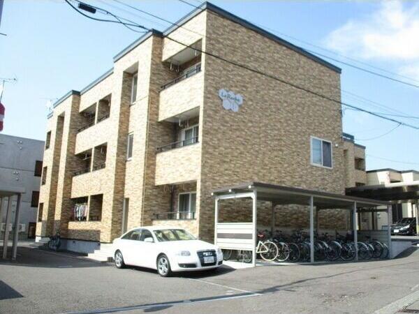 LARUCHE B