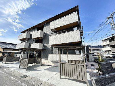 トリシア東口
