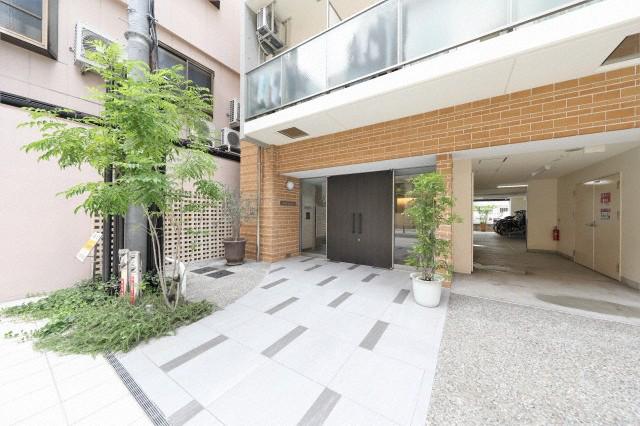 Y&RINO RESIDENCE