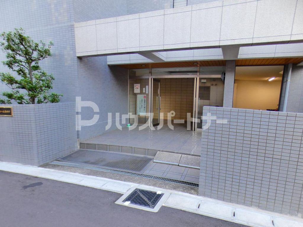 ホーム上の台