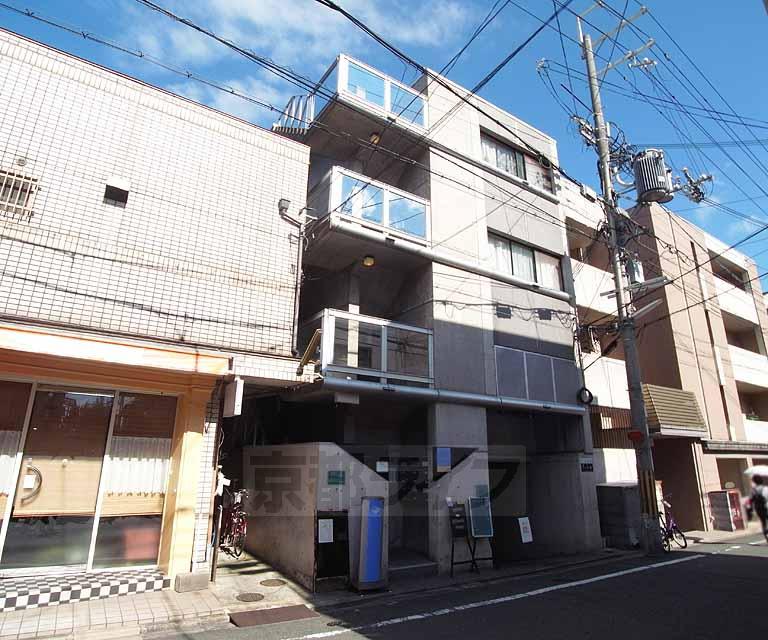 フラット717