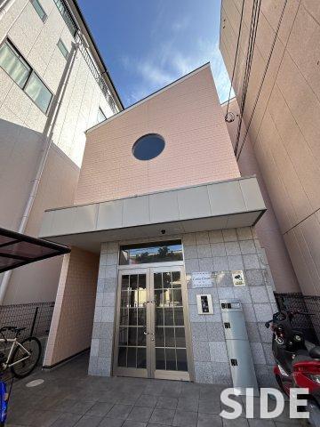LUNA COURT