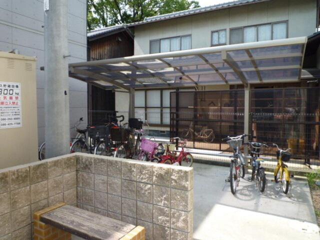 リースランド今 A棟