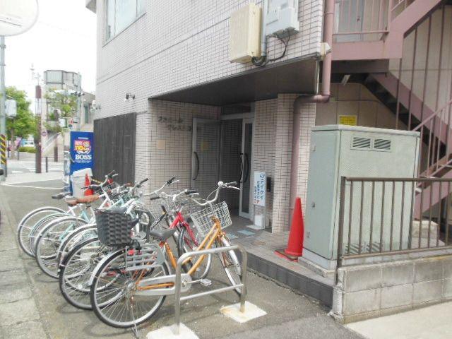 ファミールクレストコート
